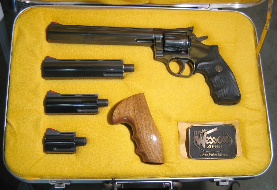 Dan_Wesson_15-2-2a.jpg