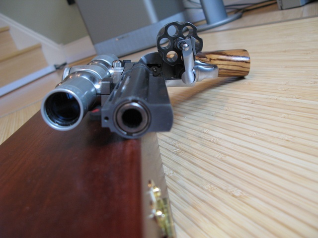 dan_wesson_44_03.jpg