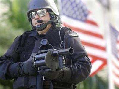 police-with-machine-gun.jpg